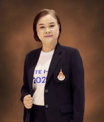 นางนุชจรีย์ สตางค์รัตน์